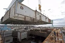 005航母：10万吨核动力，2025年下水？美媒：或有颠覆性技术加持图片