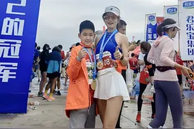 石家庄“80后”辣妈为给娃做榜样，10公里晨跑坚持两年！网友：想跟你做邻居图片