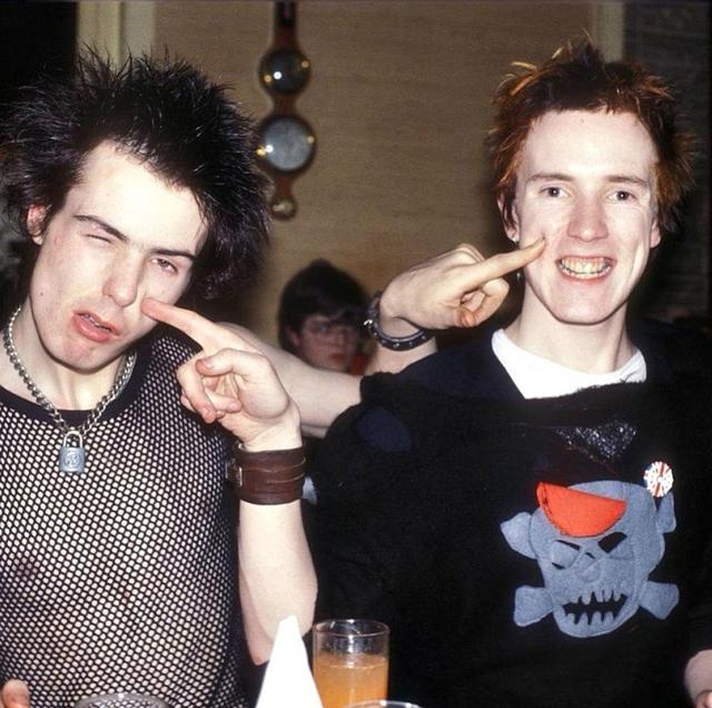 疯狂aaa最新版本（整理了一些最近很火的AAA搞笑网名）