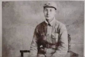 96年军委副主席张万年拉着和尚的手：是谁把你从部队里逼出来的？图片