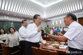 牢记国之大者 端稳中国饭碗——全国人大常委会召开列席代表座谈会图片