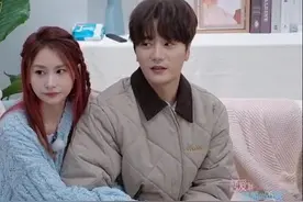 才知道陆虎这么粘人！不仅是嘤嘤怪，还是贴贴怪，女友走哪他跟哪图片