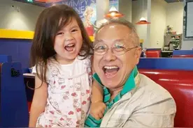 老戏骨于洋：全家移民国外，儿子娶洋媳妇生混血儿，73岁还在拍戏图片