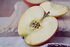 苹果太大吃不完，剩一半会变黑，这项诺贝尔发现告别氧化苹果图片