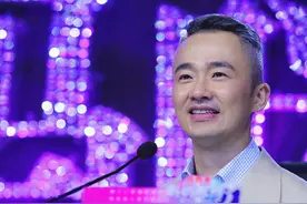 曝51岁上海主持人程雷因肝病去世？微博晒合影回应，知情者曝近况图片