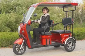 无需驾照和牌照，这样的老年代步车还能上路吗？还适合老年人吗？图片