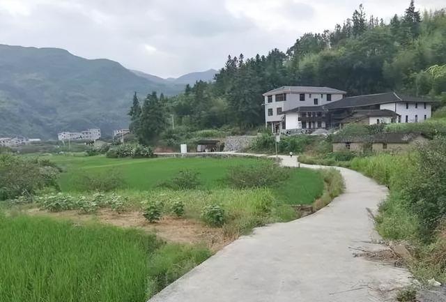 豪华别墅凶猛“闹鬼”，四川小伙成功破解