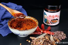炸辣椒油，牢记4个“关键”，颜色红亮没糊味，怎么吃都香辣可口图片