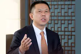 负债近千亿后，光伏大佬挖了一条“暗渠”图片