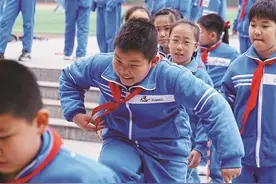 去操场上 到阳光下丨15分钟！快乐加倍图片