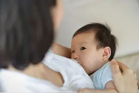 先喂奶还是先换尿不湿？这几个方面了解后，宝妈不用再纠结图片