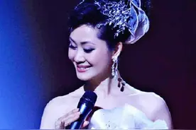 于文华：生下女儿被丈夫抛弃，二婚嫁给网恋小伙，婚后21年没孩子图片