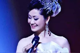 于文华：生下女儿被丈夫抛弃，二婚嫁给网恋小伙，婚后21年没孩子图片