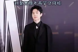 周冬雨真空上阵放飞自我，不穿内衣险走光，被曝与刘昊然疑分手！图片