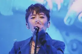 曾轶可演唱会虚假宣传，全程打碟一个多小时，事后回应让人心寒！图片
