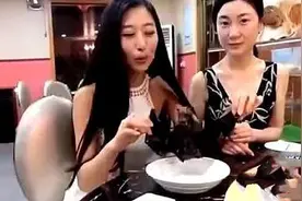 美女在浙江吃蝙蝠的视频被网络讨论，当事人道歉图片