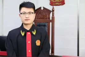 济南一老人向孩子父母索要“带孙费”，法院予以支持，你觉得老人带娃是应该的吗？图片