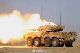 满屏焰火！看实弹射击震撼瞬间图片