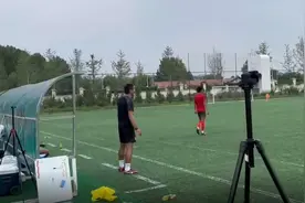 U18男足正式组建备战中日韩青少年运动会，邵佳一任教练组组长热身胜中冠新军图片