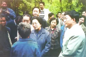 情系乌蒙——何鲁丽同志与毕节试验区图片