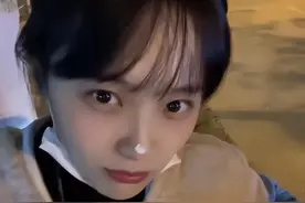 “挖啊挖”黄老师路人实拍照曝光，失去美颜滤镜后，网友信念崩塌图片