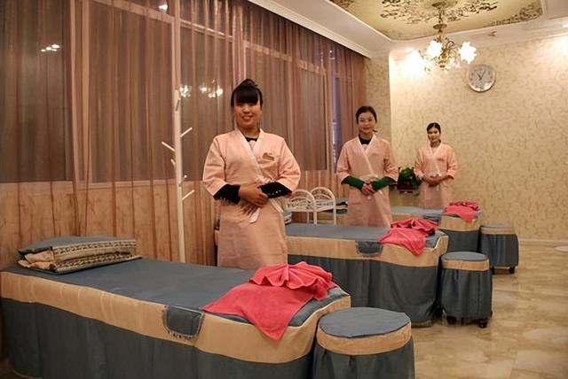 福建两名持枪劫匪为满足兽欲，将贵妇囚禁地下暗堡