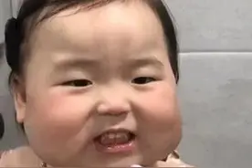 可爱搞笑的表情包：我请你吃臭袜子图片