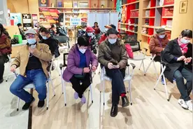 “为自己增加一道防疫屏障！”八旬夫妇携手完成第三针疫苗接种图片