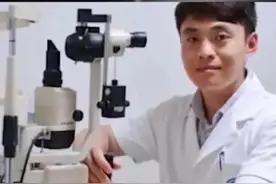 被患者毁掉的眼科天才医生，被砍后被送进ICU，现在怎么样了？图片