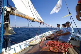 走投无路时，普通人可以去尝试海员，月入2到3万图片