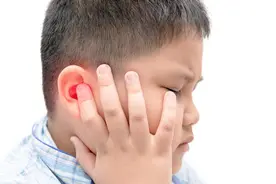 孩子突然耳朵痛，是不是得了中耳炎？图片