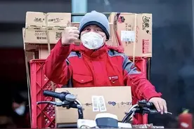 他是京东001号快递员，被刘强东“忽悠”：干满5年买房，实现了吗图片