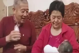 4年前，山东67岁大妈意外怀孕，扬言不会麻烦儿女，如今怎样了？图片