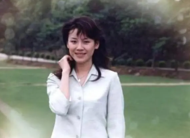 女星刘琳：中年走红，被名导拒绝结婚后患抑郁症，39岁艰难做妈妈
