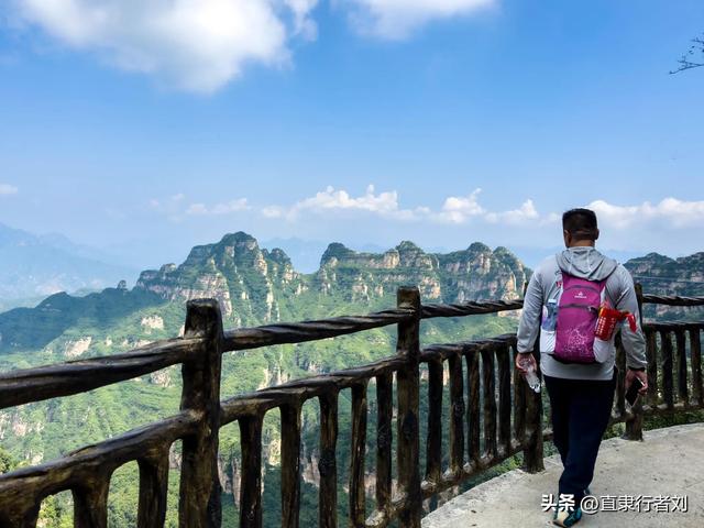 朋友携家人开车四小时去山西悬空寺却败兴而归，于是带他们来这儿