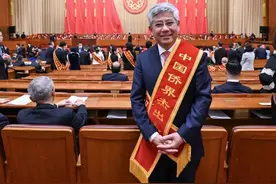 白重恩荣获“中国侨界杰出人物”图片