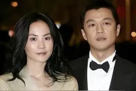 11年前，执意要离婚的王菲，将对李亚鹏的“嫌弃”全都写在了脸上图片