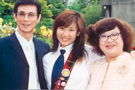 郑欣宜靠男生肩膀拍照疑有新恋情！已减肥18斤，郑秀文大赞像少女图片