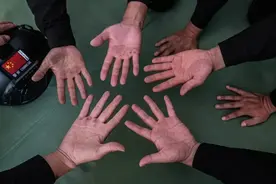 女友给青年突击队员寄来一箱“刮眉刀”，原因竟是……图片