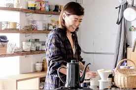 56岁阿姨晒出独居生活照，住48㎡，悠闲自在，活出很多人羡慕模样图片