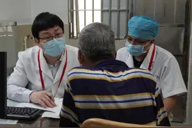 泌尿科专家：尿失禁可治愈，千万别耽误图片