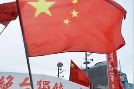 台湾“最强斗士”邱毅：因爱国言论被迫离婚，妻子每天活在恐吓中图片