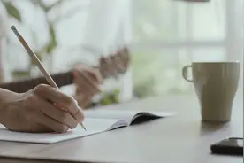 10位作家笔下的经典句子，写透了人性，看穿了人生！图片