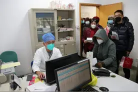 坚守岗位，他们始终冲在第一线图片