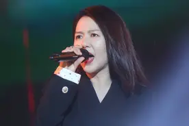 歌手谭维维：看不上超女，青歌赛中途退赛，暗讽尚雯婕被“打脸”图片