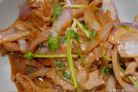 简单好吃的牛肉炒洋葱，营养解馋，嫩鲜味美，6分钟上桌的下饭菜图片