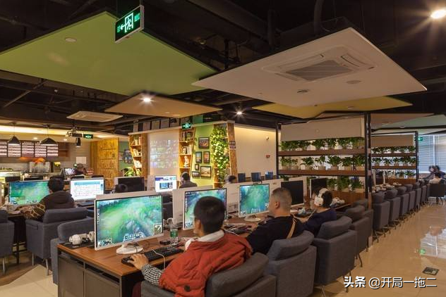 三国战记喝酒的人（所有的一见钟情其实都是蓄谋已久）