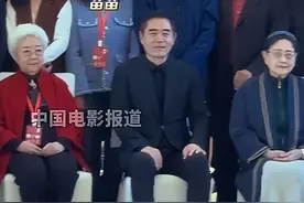 众星齐聚南京！陈宝国C位，段奕宏太憔悴，刘晓庆坐姿被批不得体图片