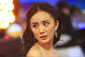 粉丝真敢P！明星生图精修对比，杨幂撞脸金晨，程潇浮肿千玺痘印图片