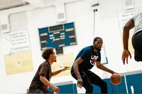 恭喜罗斯！恭喜布伦森！尼克斯宣布新决定，拒绝8换1引进米切尔图片